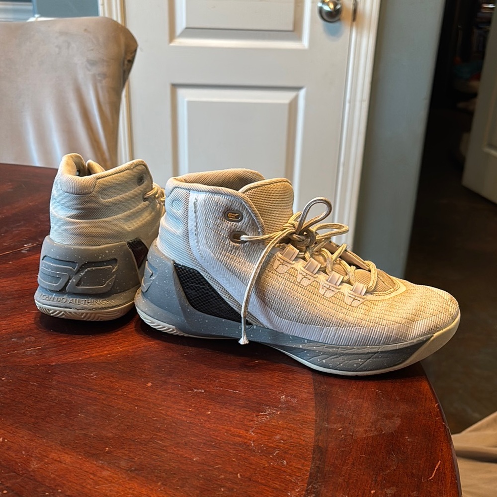 Under Armour Curry 3 Raw Sugar Boys Basketball Shoes Size 4.5Y Used